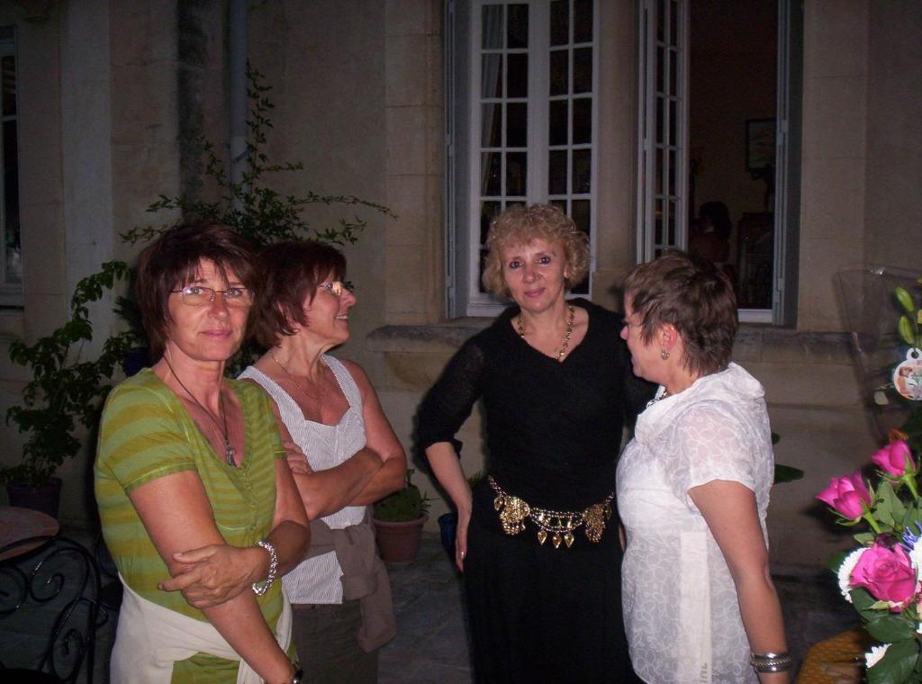 Le Mas Des Armouriers Violes Exterior photo